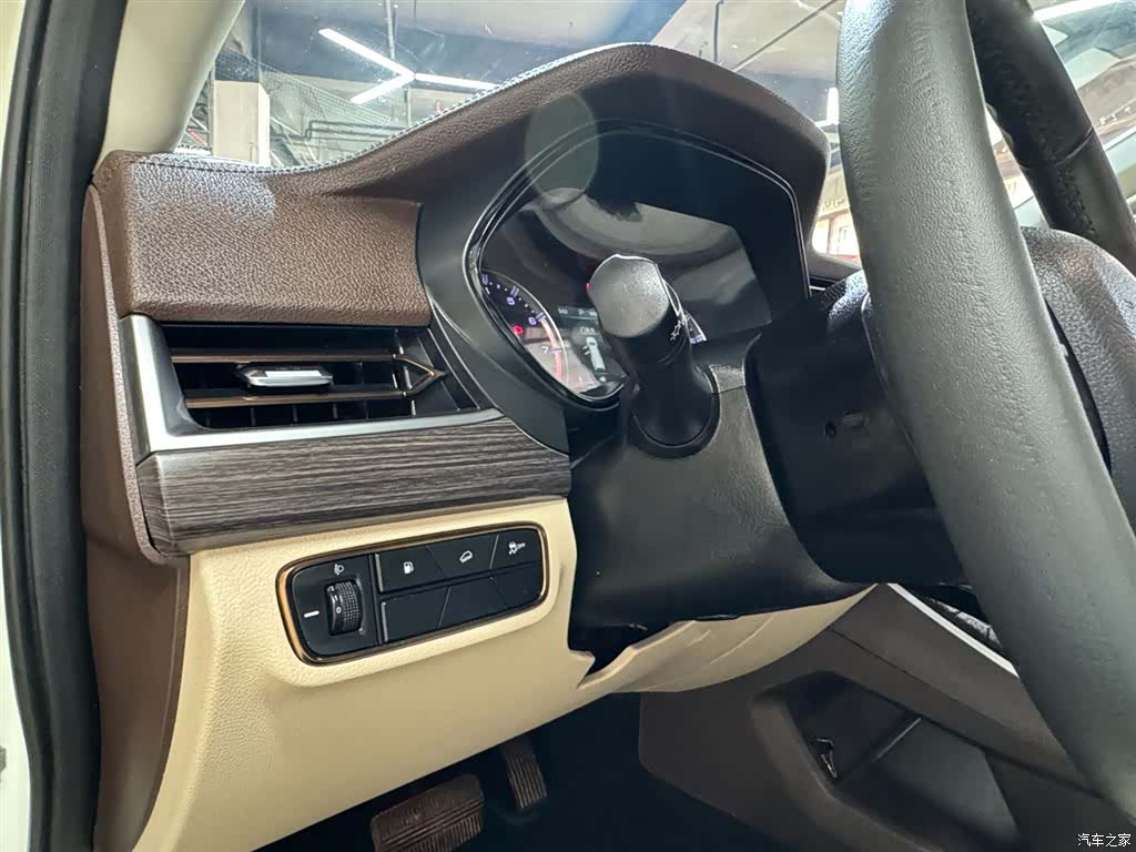 Nissan Paladin, 2024 14
