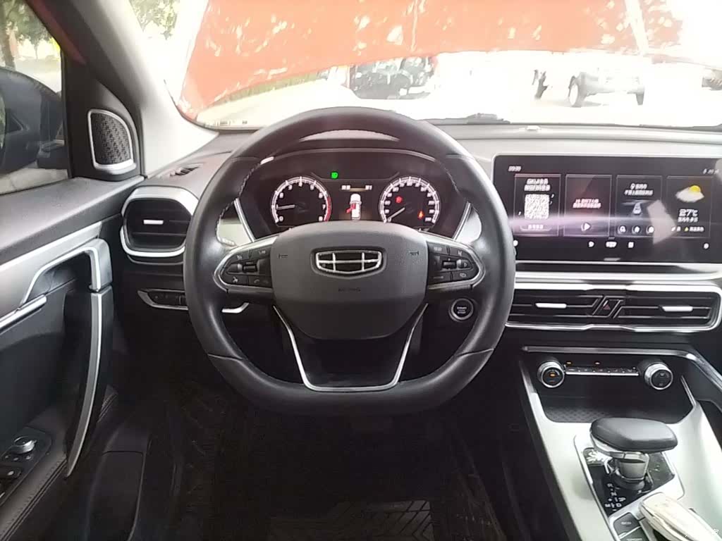 Geely Coolray, 2022 11