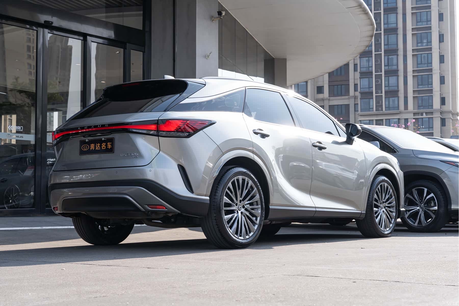 Lexus RX, 2025 3