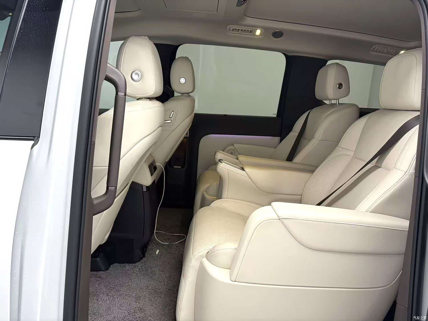 Li Auto MEGA, 2025 все фото