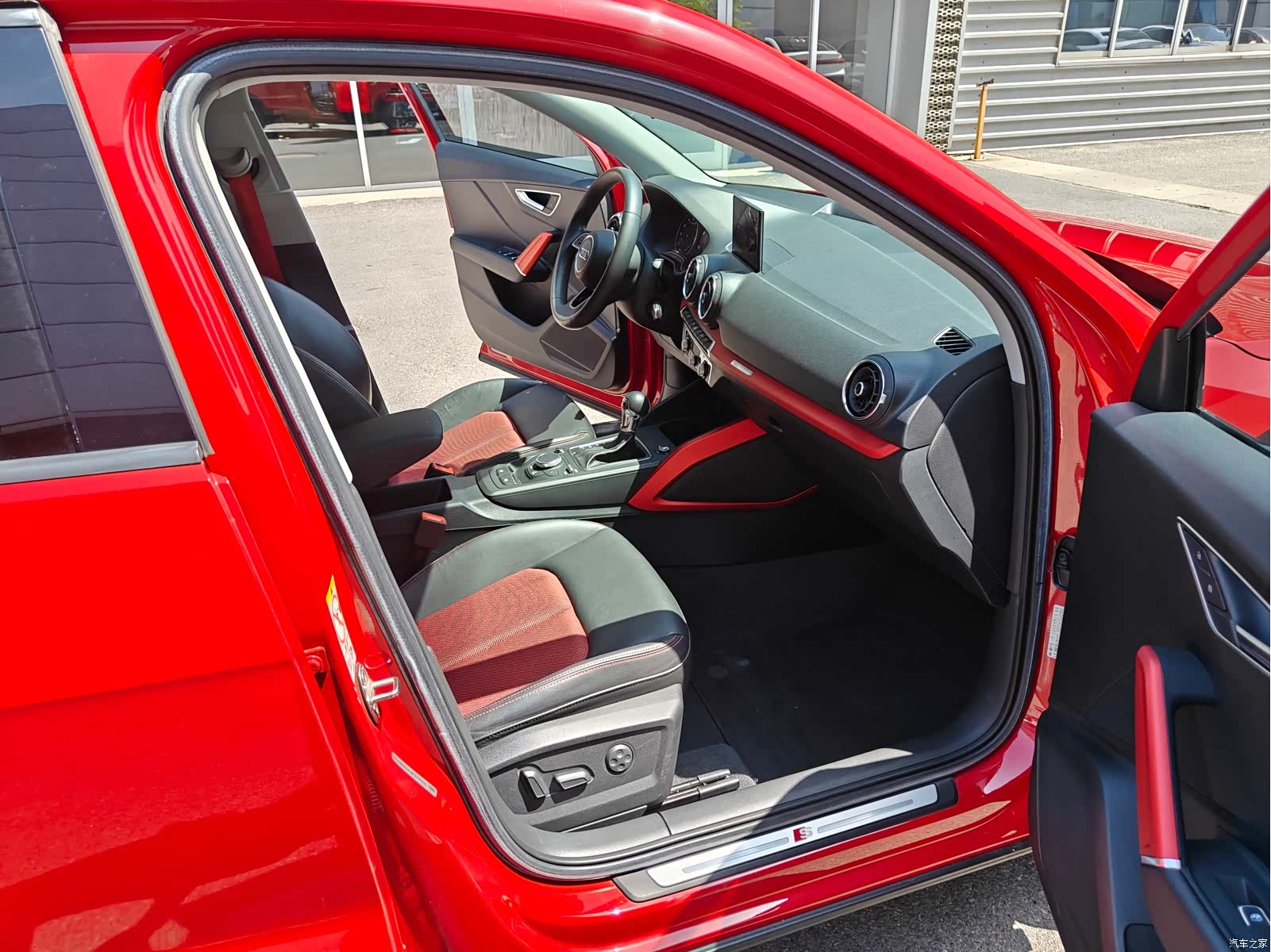 Audi Q2L, 2019 11
