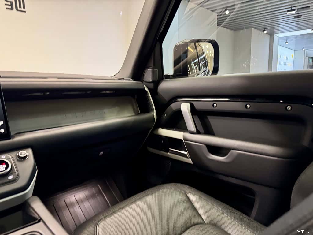 Land Rover Defender, 2023 27