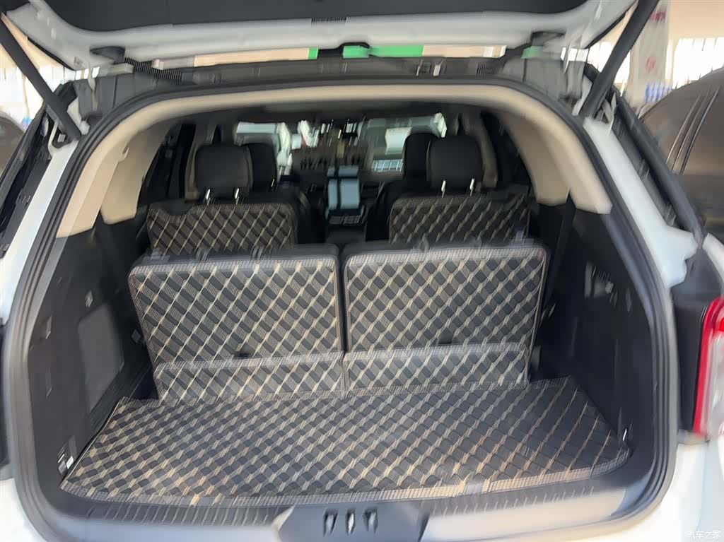 Ford Explorer, 2021 12