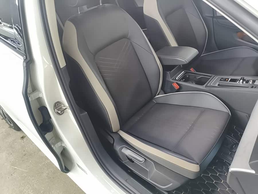 Volkswagen Golf 2023, фото 25