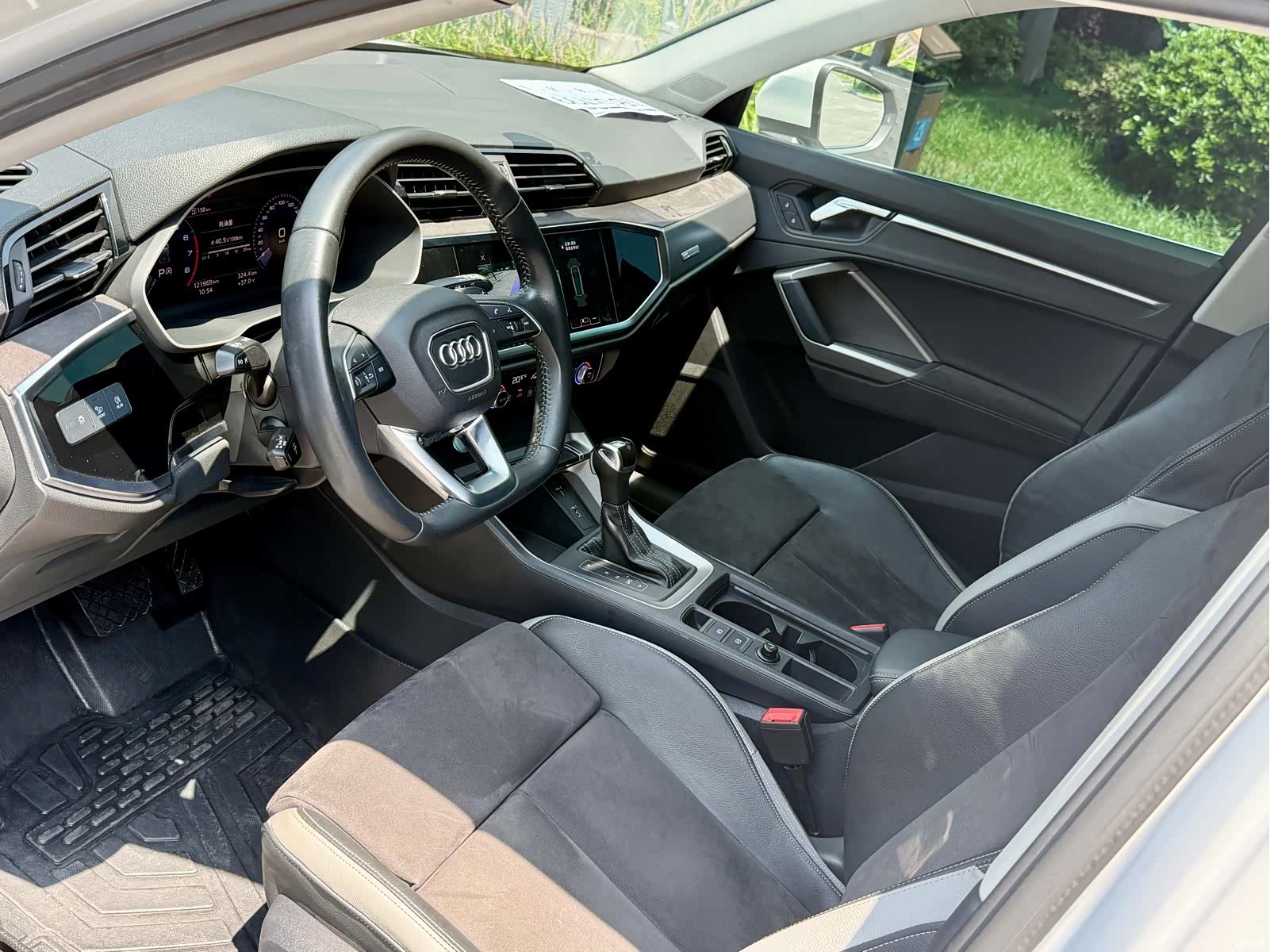 Audi Q3, 2019 9