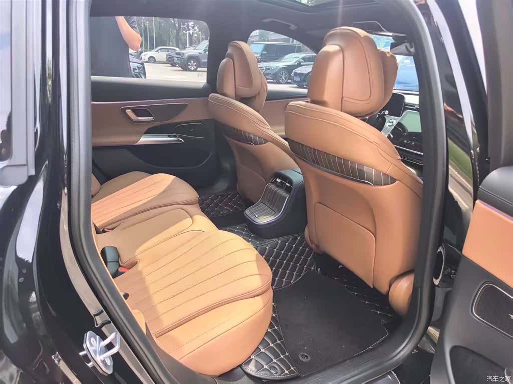 Mercedes-Benz E-Class, 2024 14