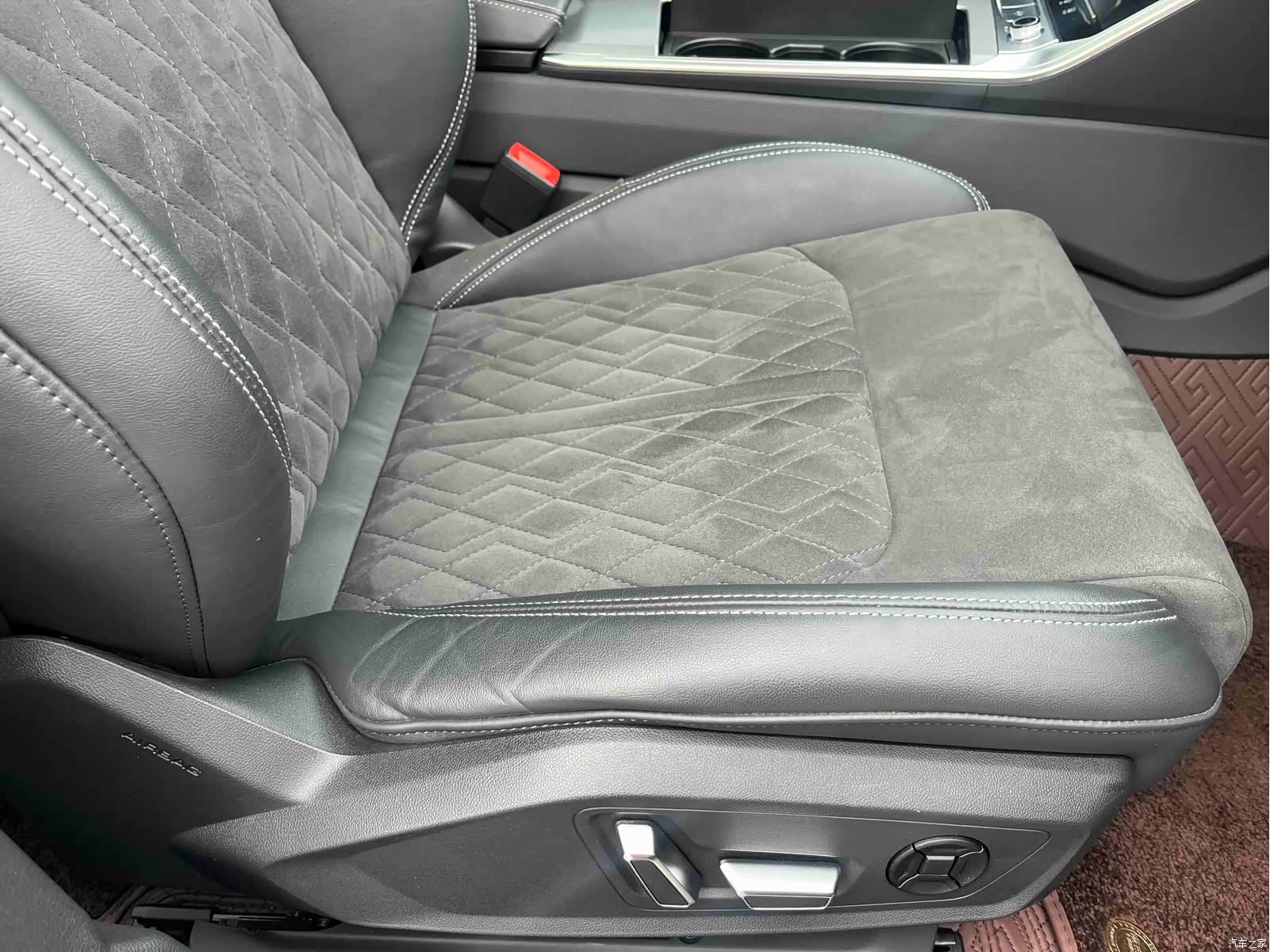 Audi A6L, 2025 12