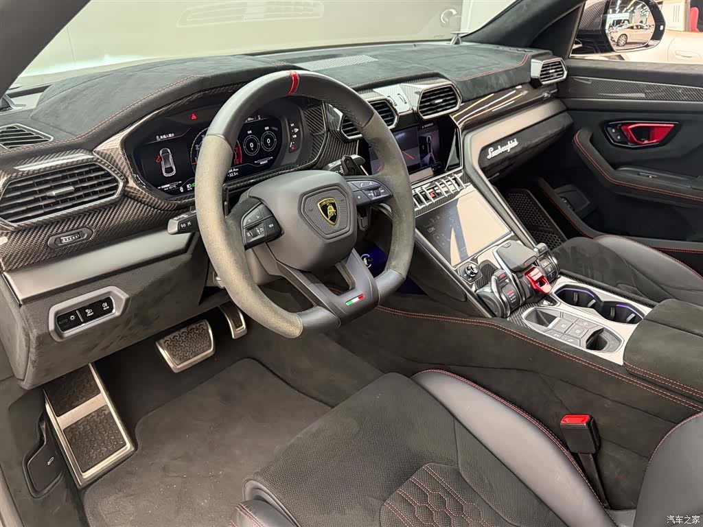Lamborghini Urus, 2023 4