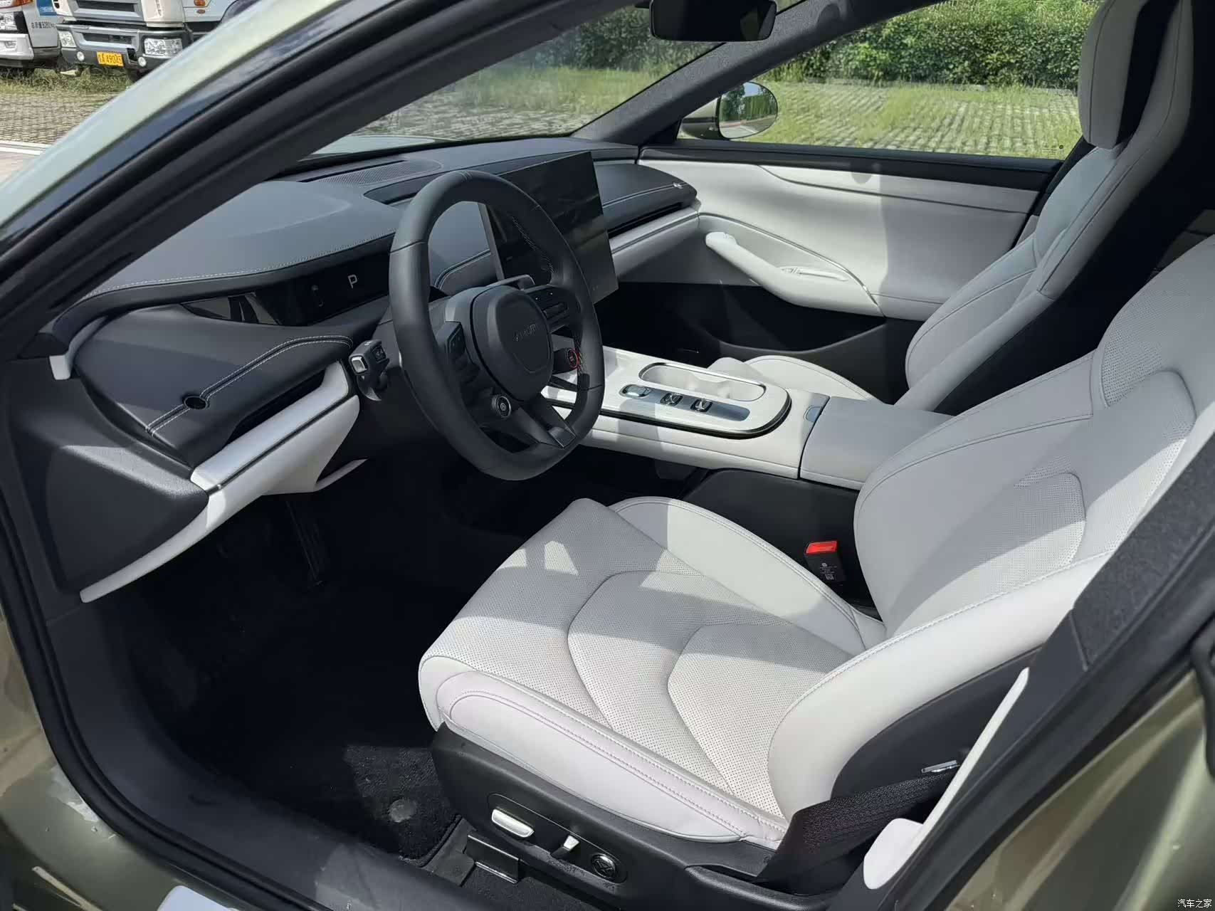 Xiaomi SU7, 2025 11