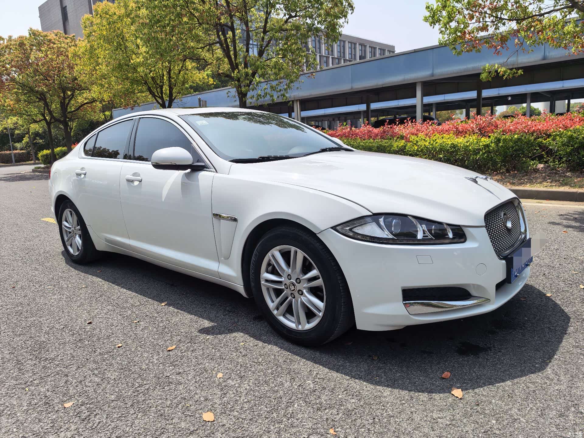 Jaguar XF, 2013 3