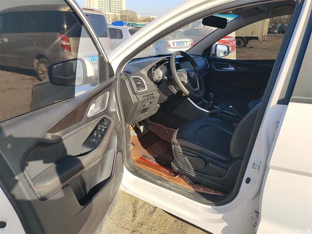 Wuling 560, 2017 13