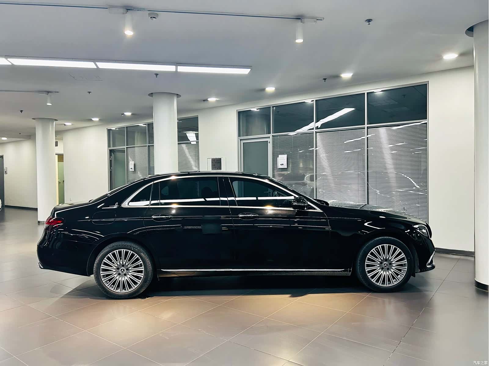 Mercedes-Benz E-Class, 2023 9
