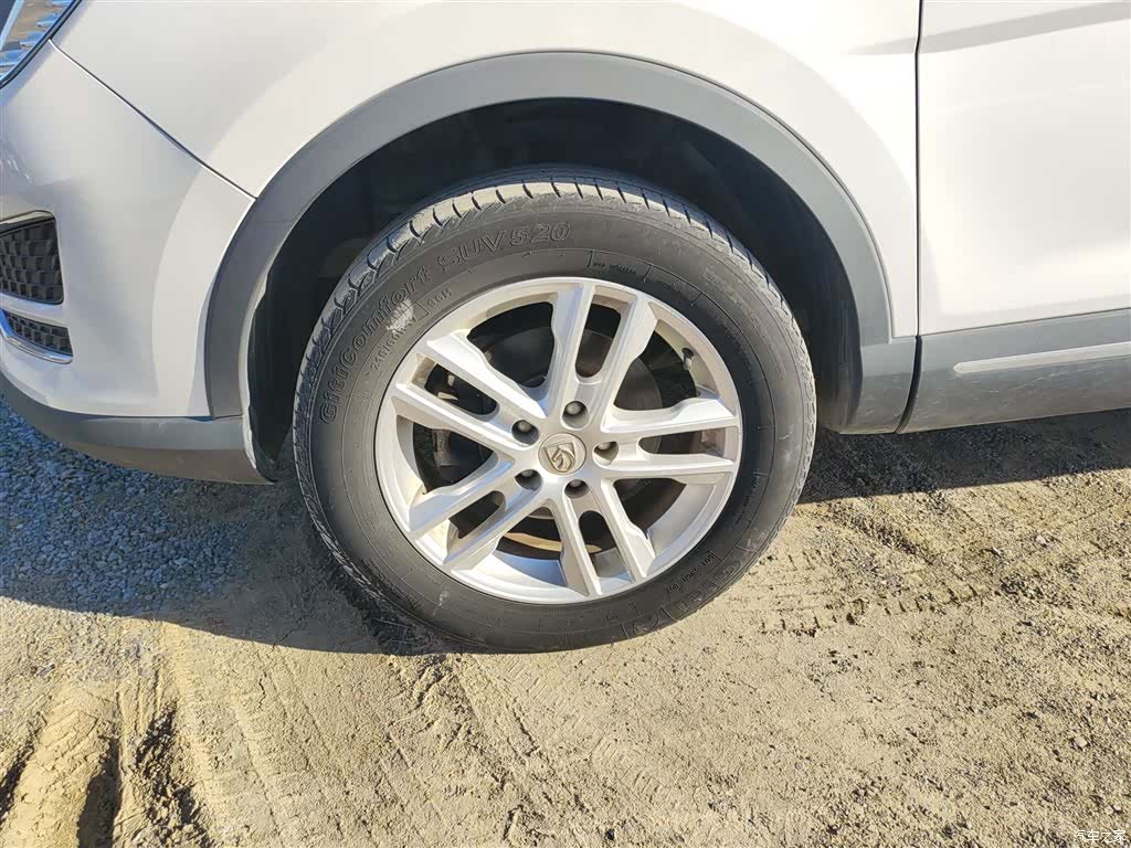 Wuling 560, 2017 25
