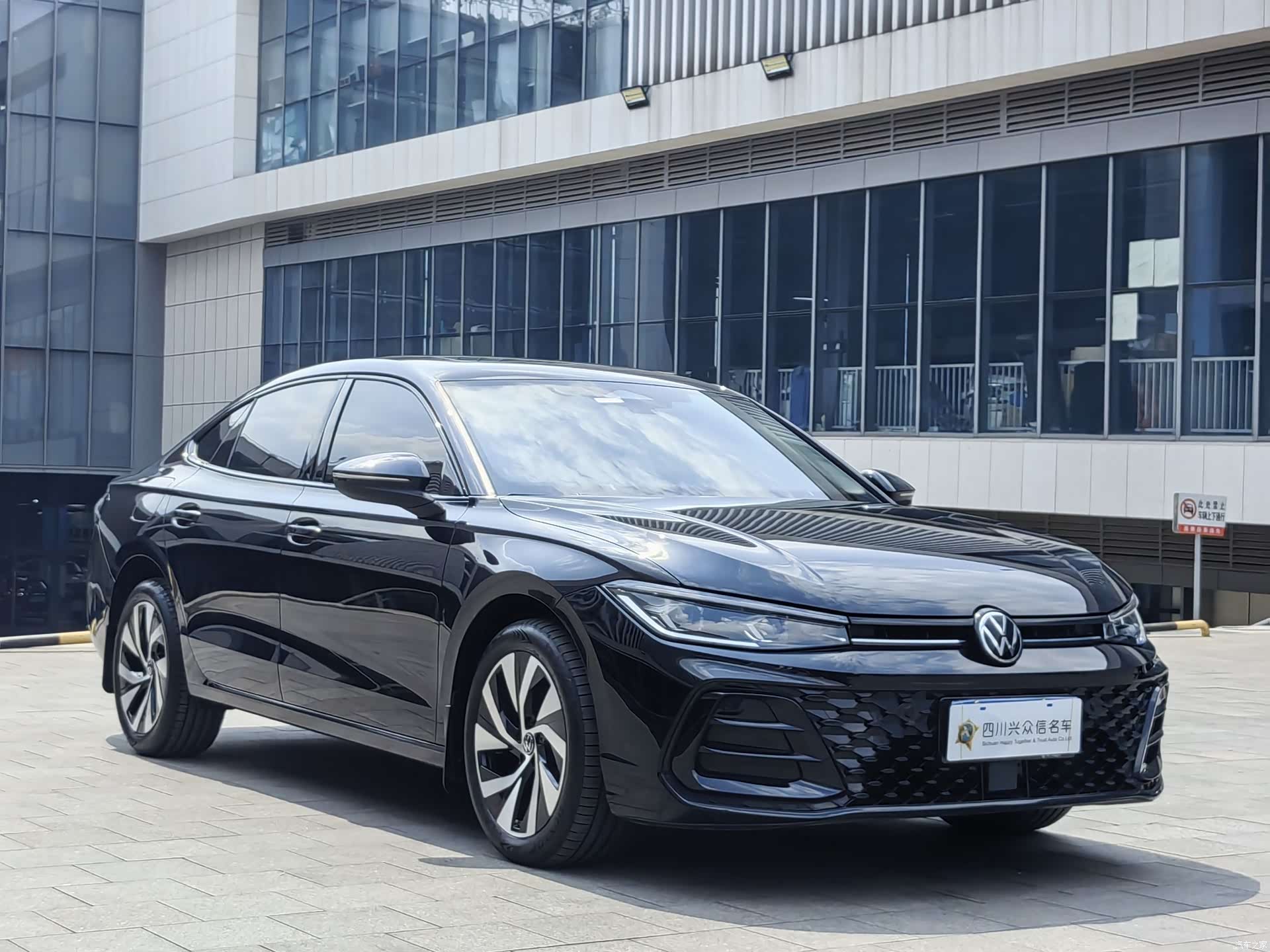 Volkswagen Passat, 2025 4