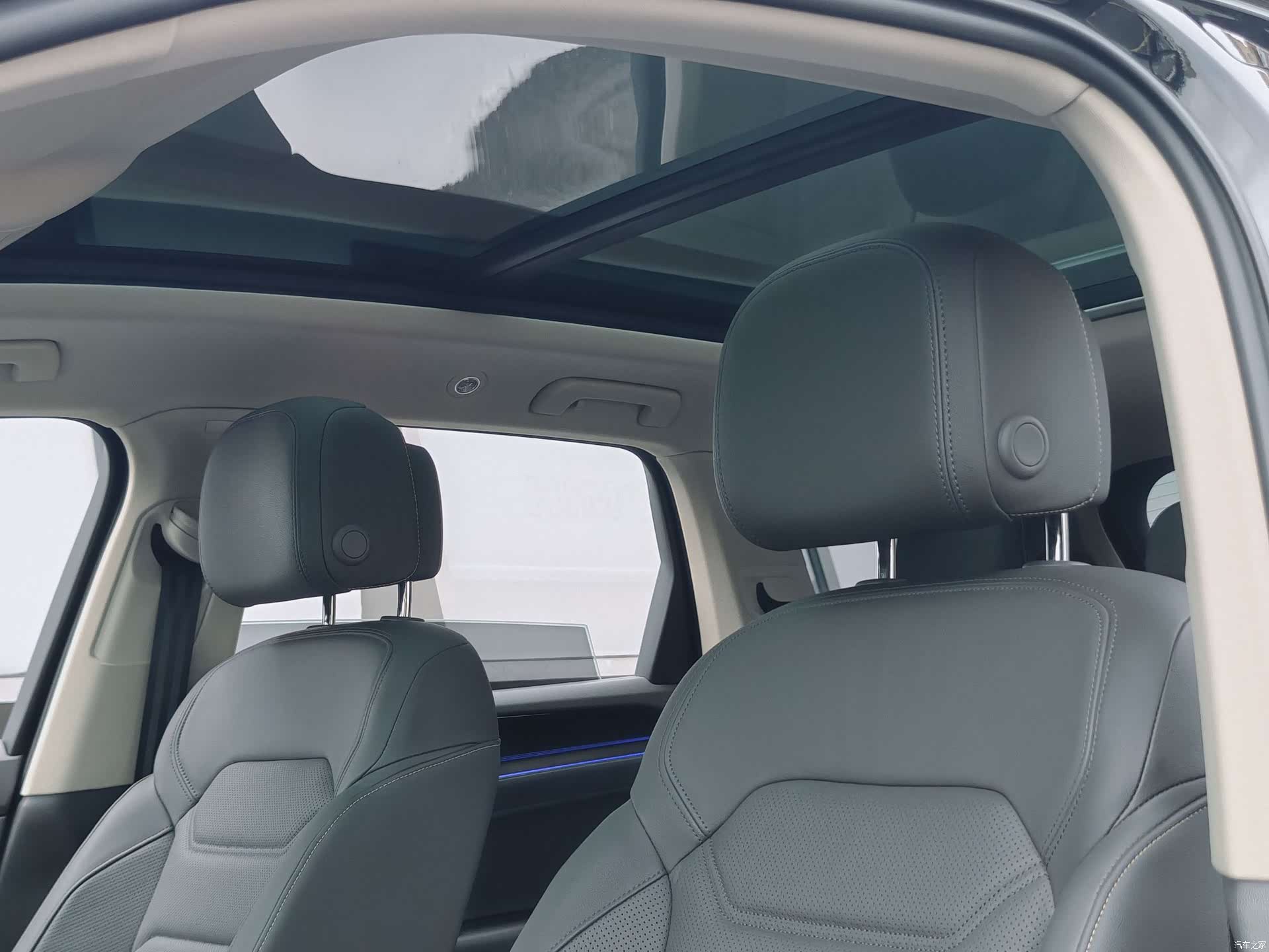 Volkswagen Touareg, 2023 15
