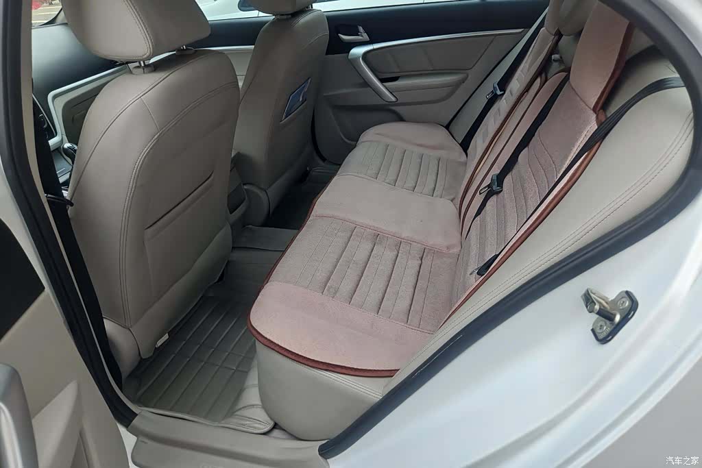 Geely Emgrand, 2016 11