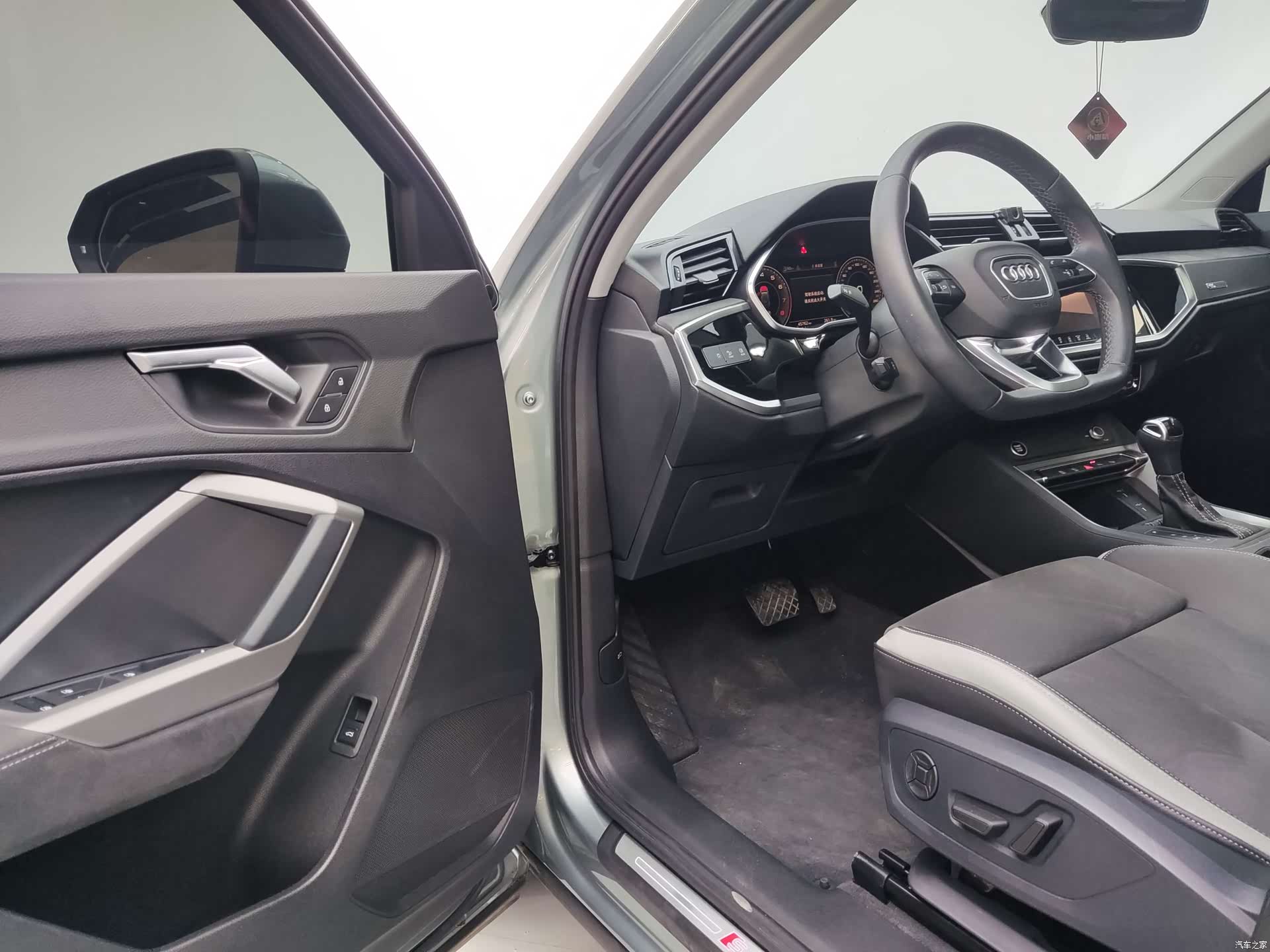 Audi Q3, 2022 12