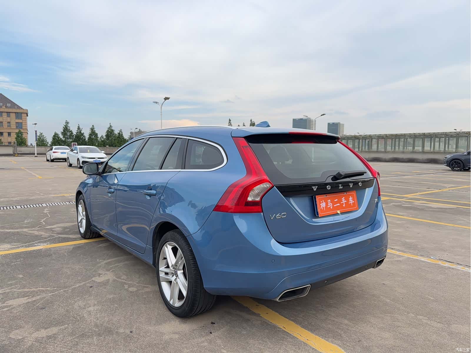 Volvo V60, 2015 4