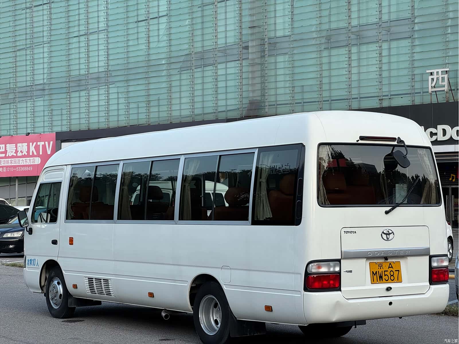 Toyota Coaster, 2015 6