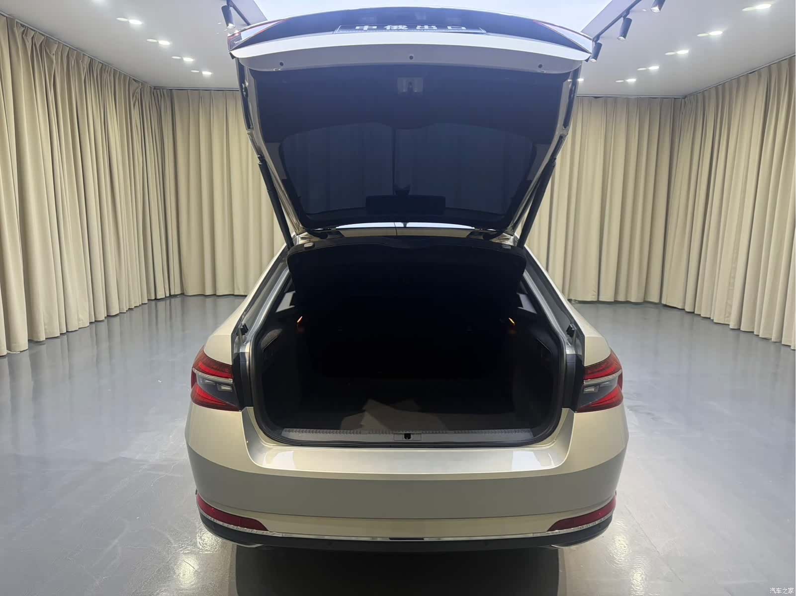 Skoda Superb, 2023 8