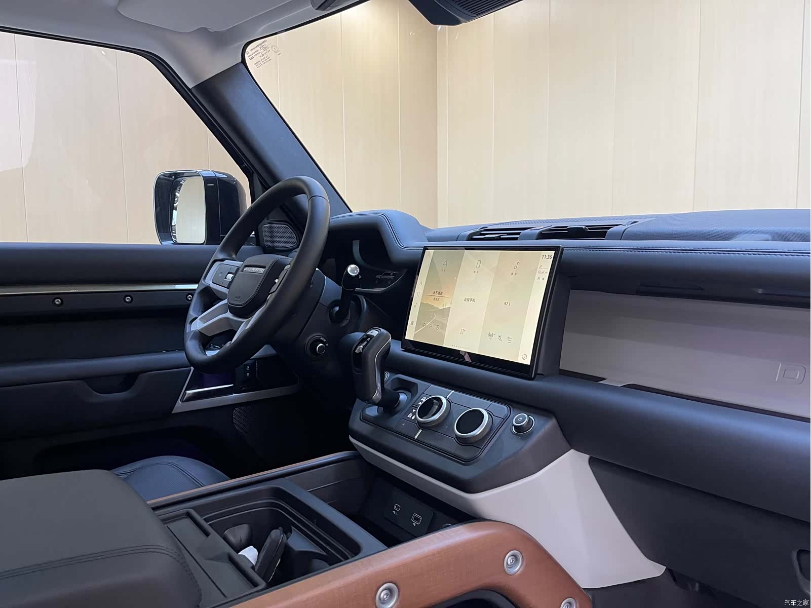 Land Rover Defender, 2023 12