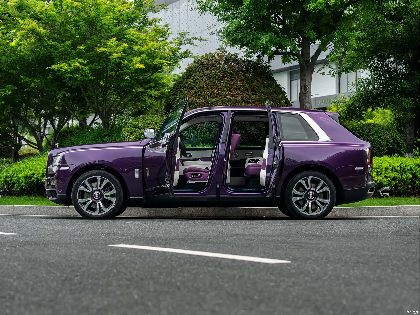 Rolls-Royce Cullinan, 2022 все фото