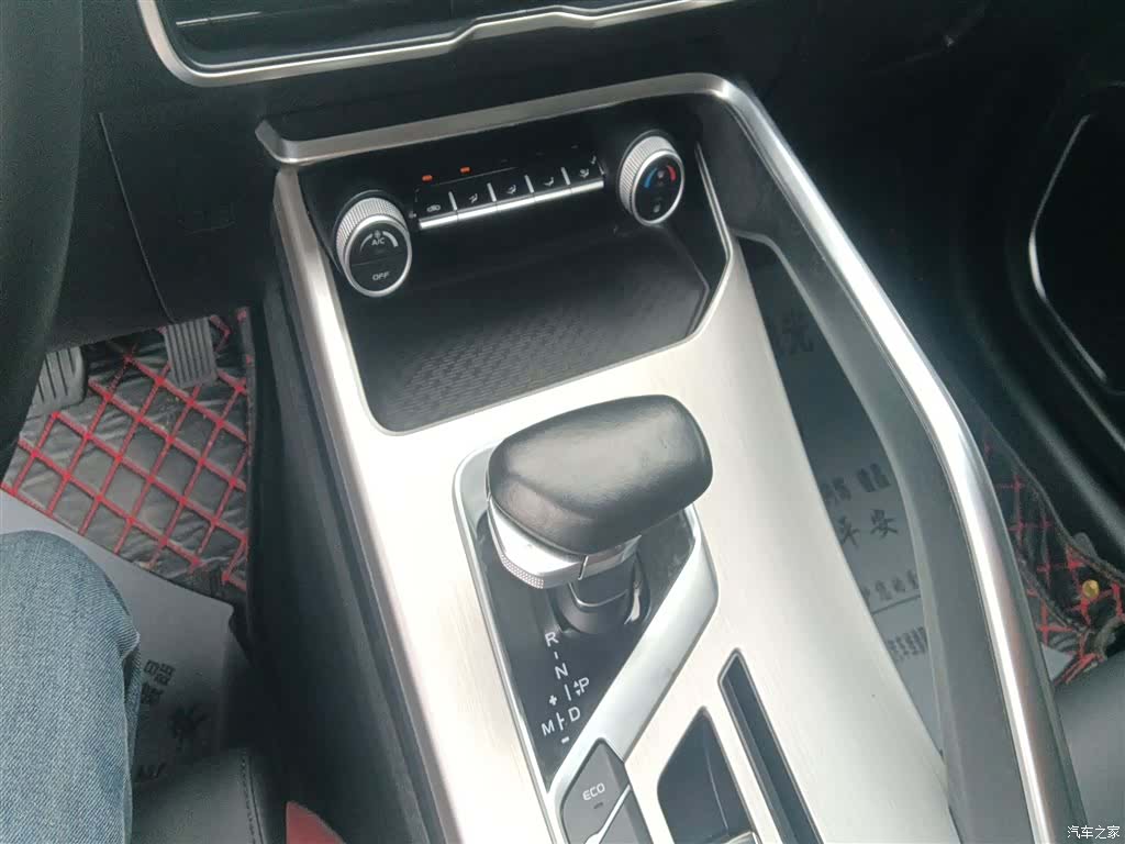 Geely Coolray, 2022 9