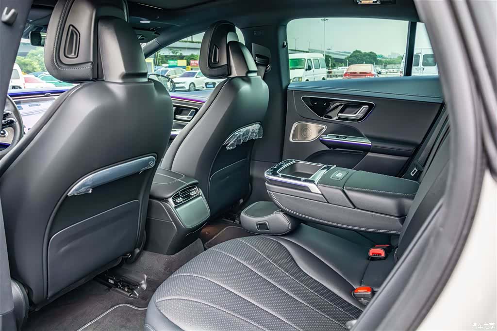 Mercedes-Benz EQE, 2025 13