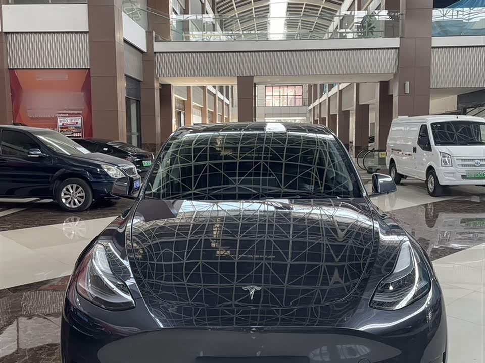 Tesla Model Y Tesla Model Y