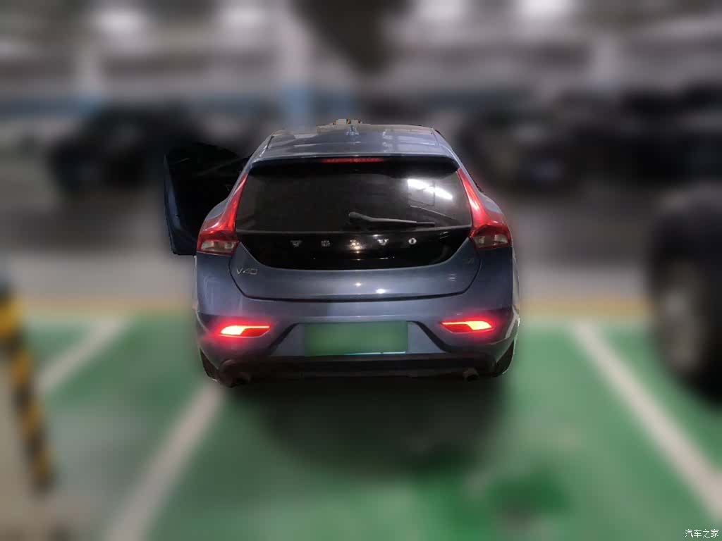 Volvo V40, 2016 4