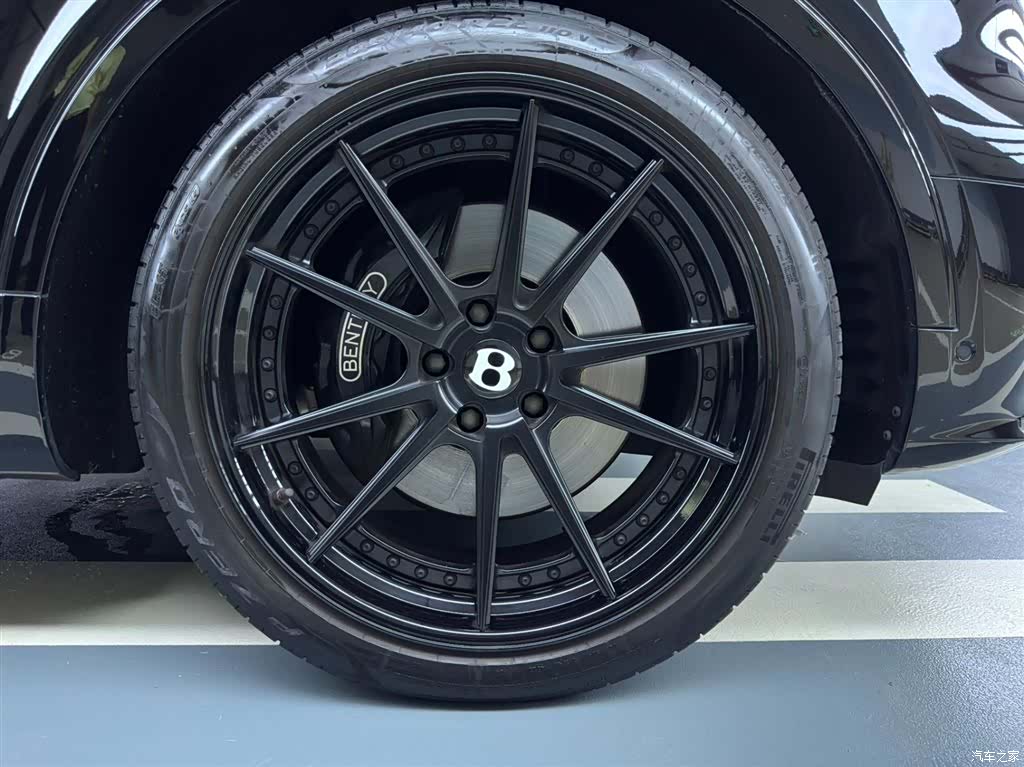 Bentley Bentayga, 2021 7