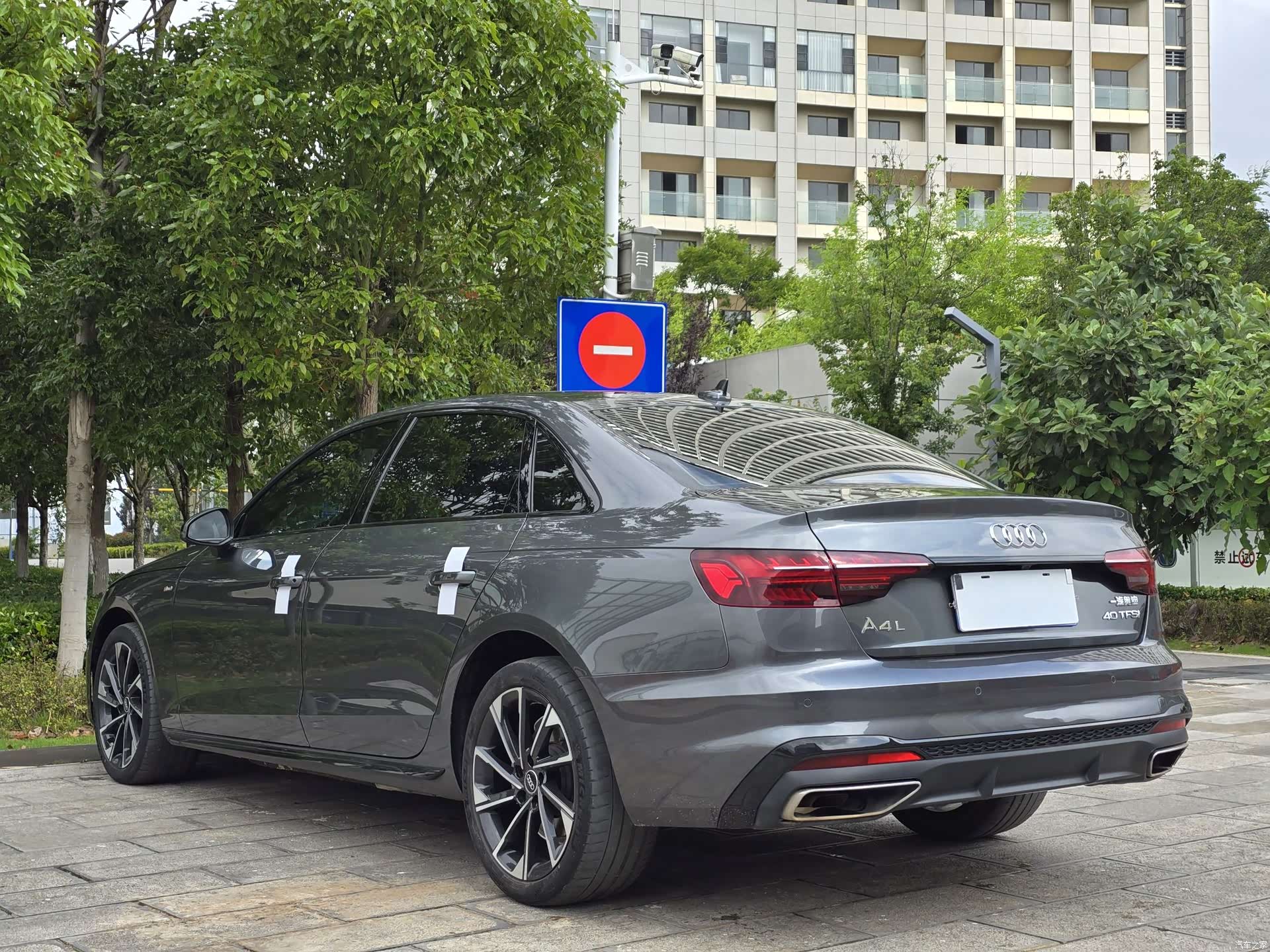 Audi A4L, 2023 все фото