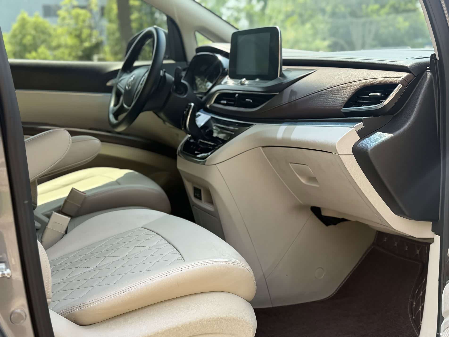 Buick GL8, 2021 4