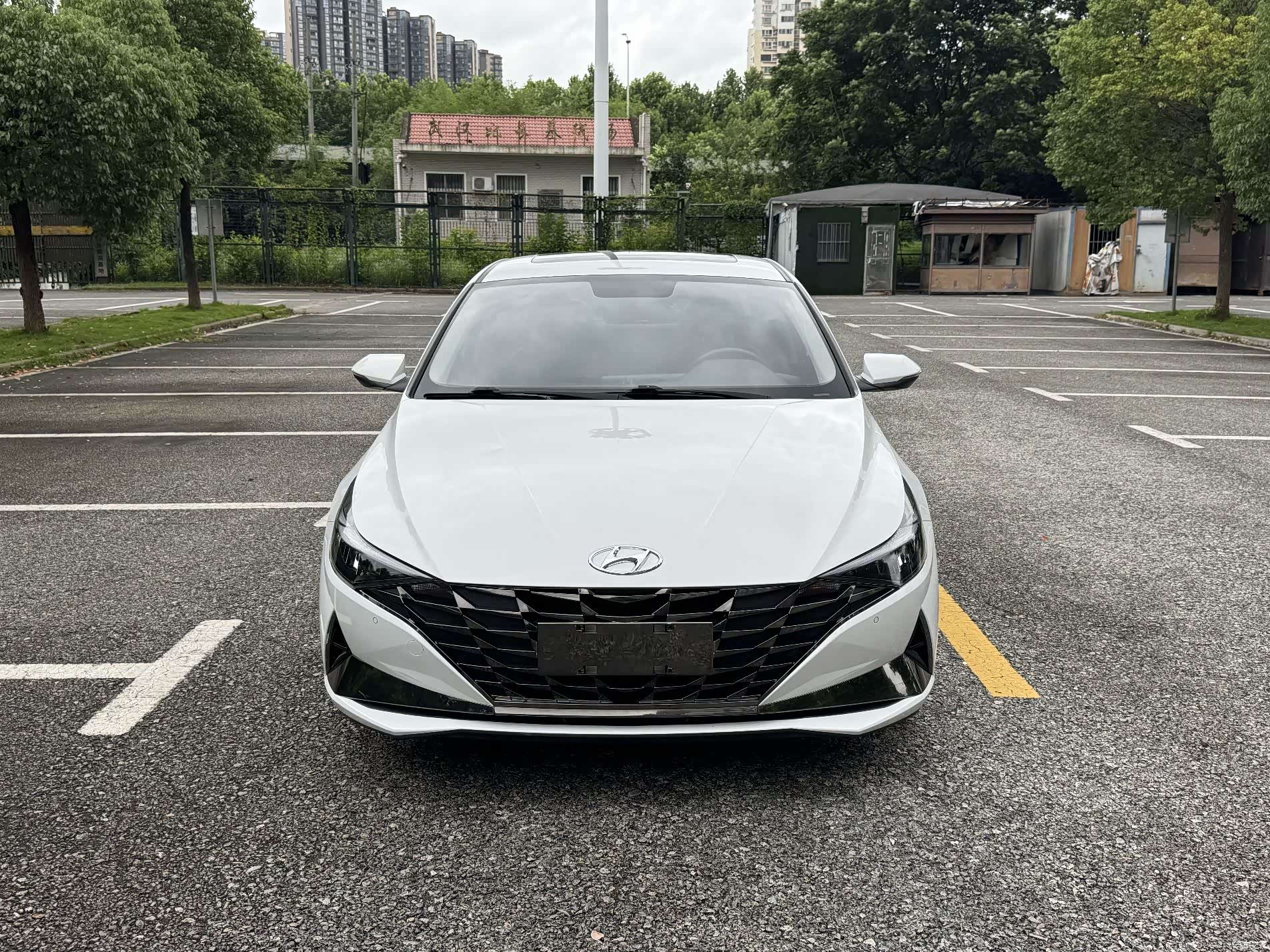 Hyundai Elantra, 2022 2