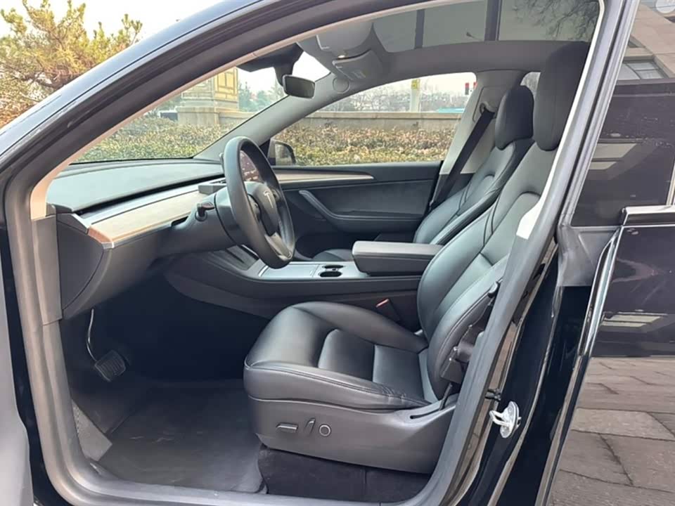 Tesla Model Y Tesla Model Y