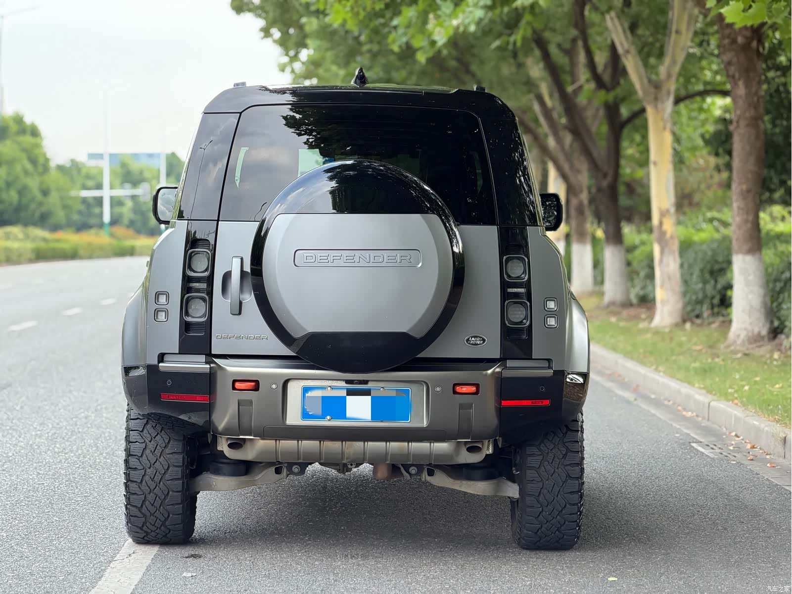Land Rover Defender, 2023 4