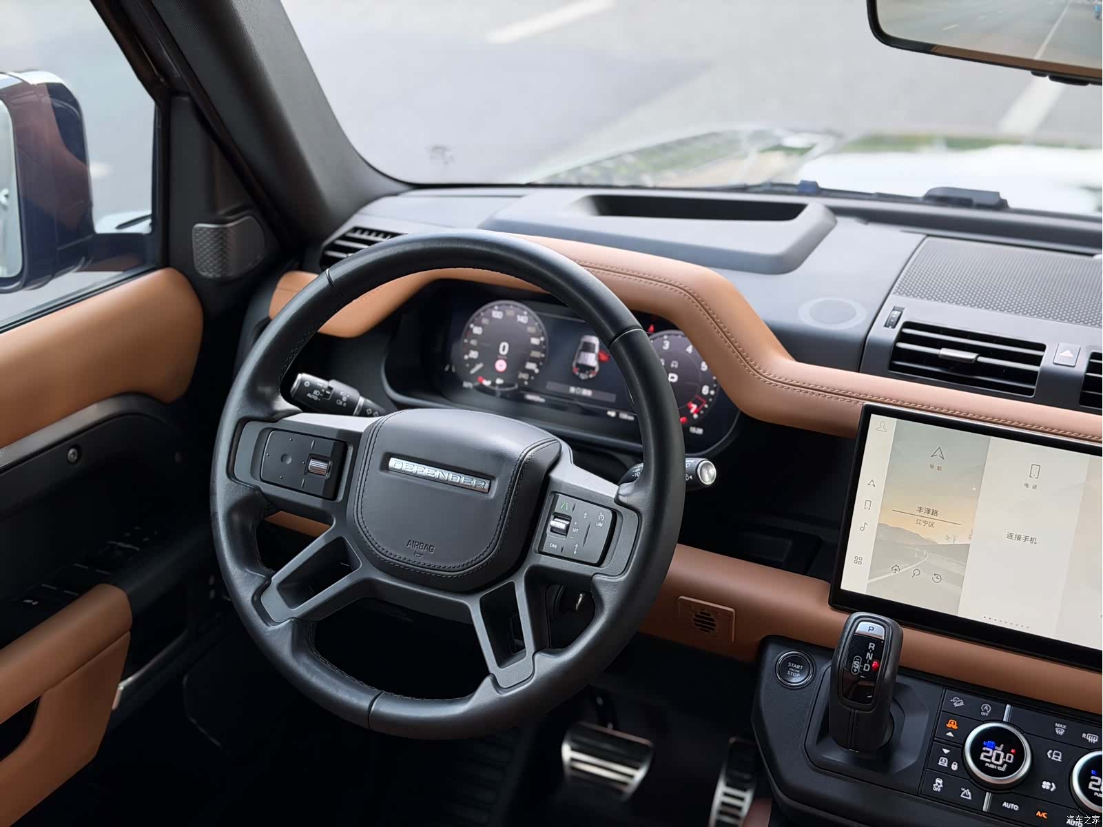 Land Rover Defender, 2023 15