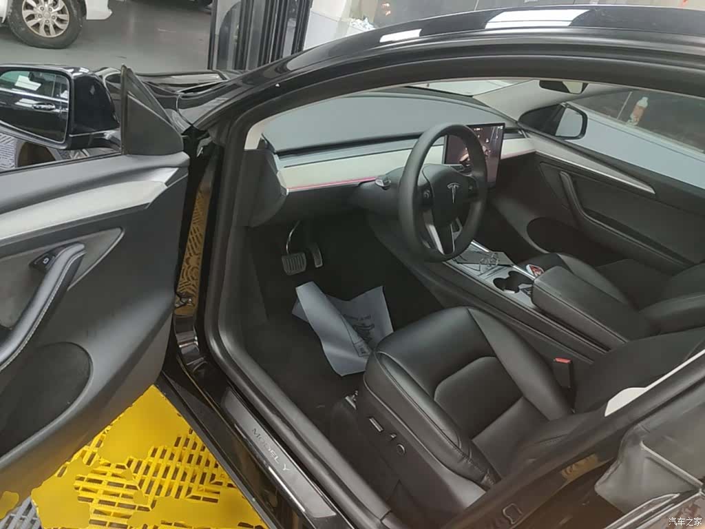 Tesla Model Y, 2024 16
