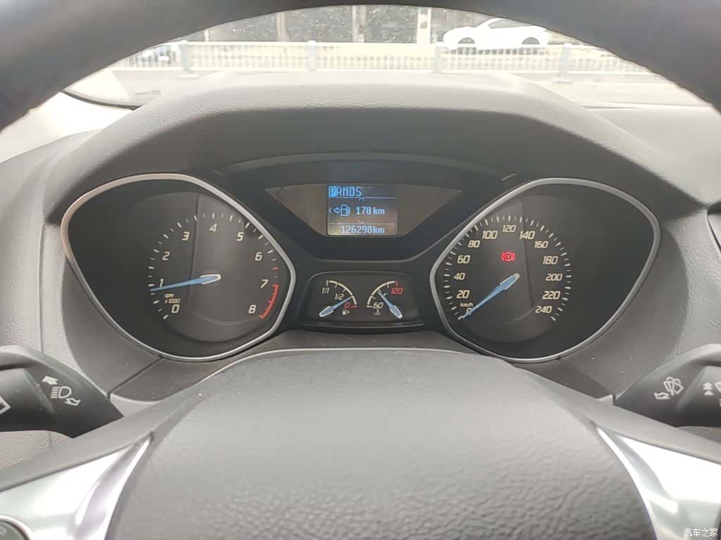 Ford Focus, 2015 12