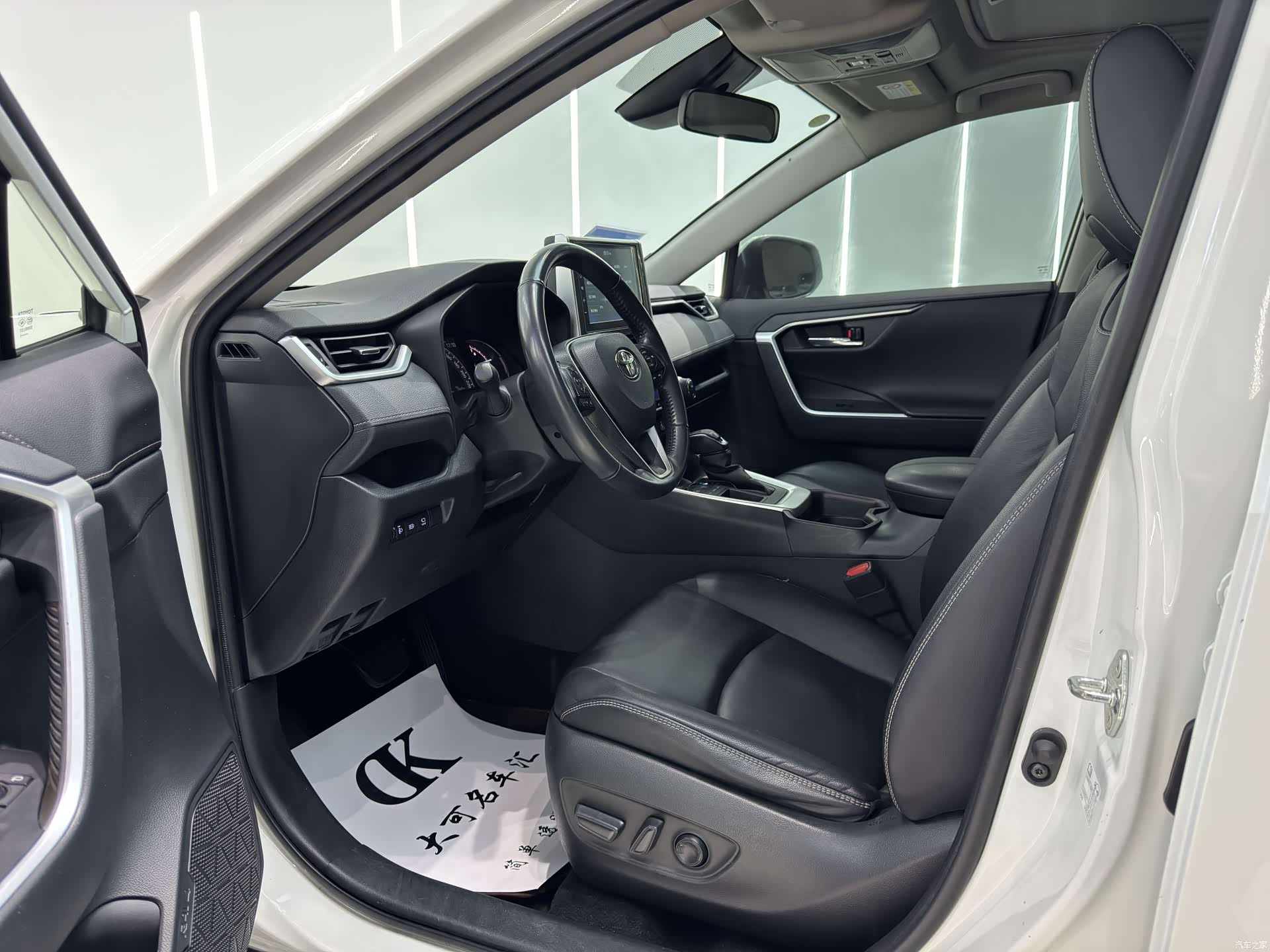 Toyota RAV4, 2021 4