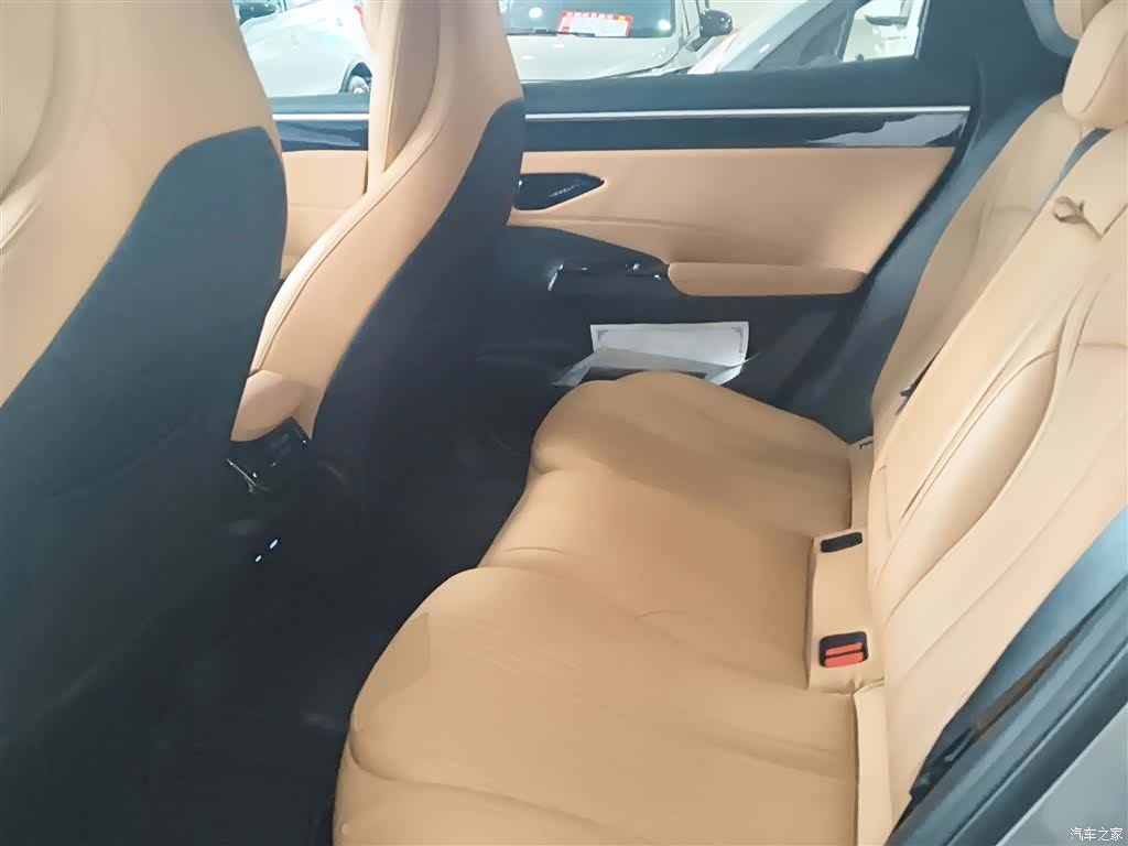 Geely Galaxy L7, 2024 17
