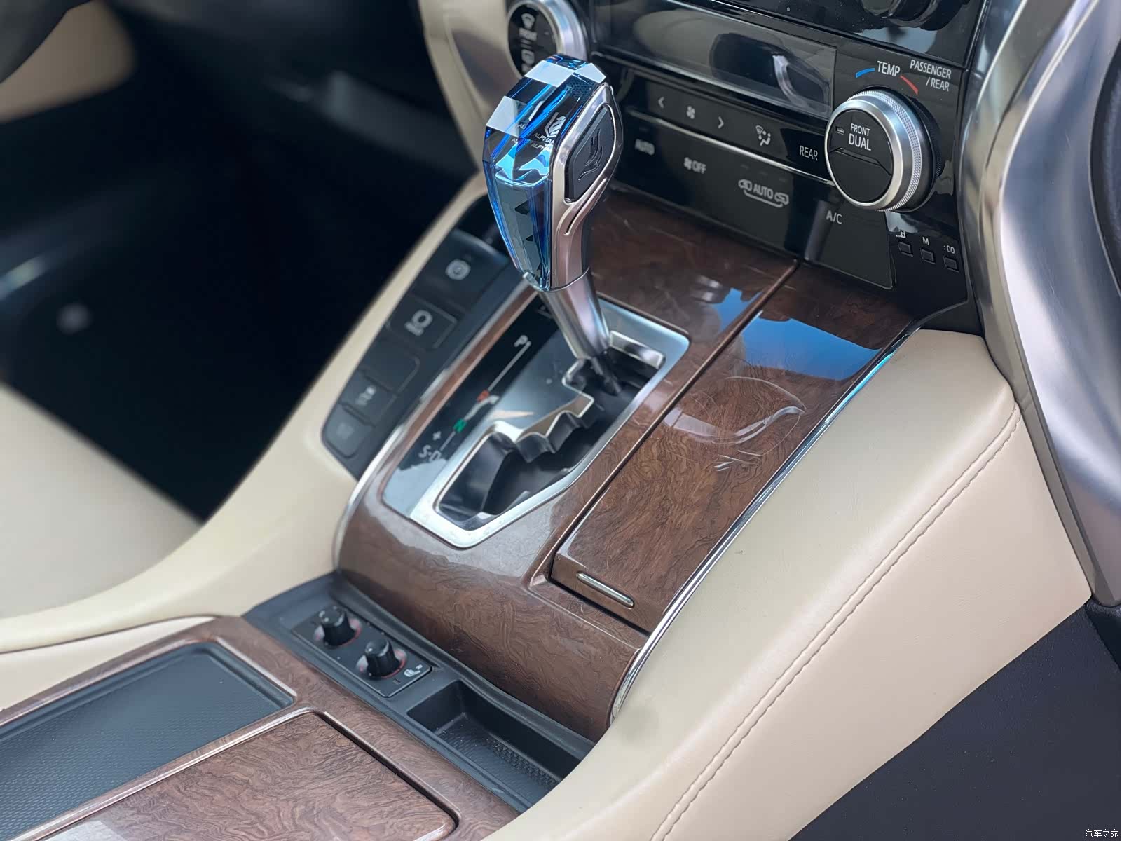 Toyota Alphard, 2017 8