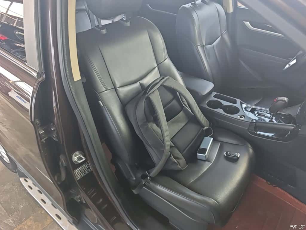 DongFeng AX7, 2015 25