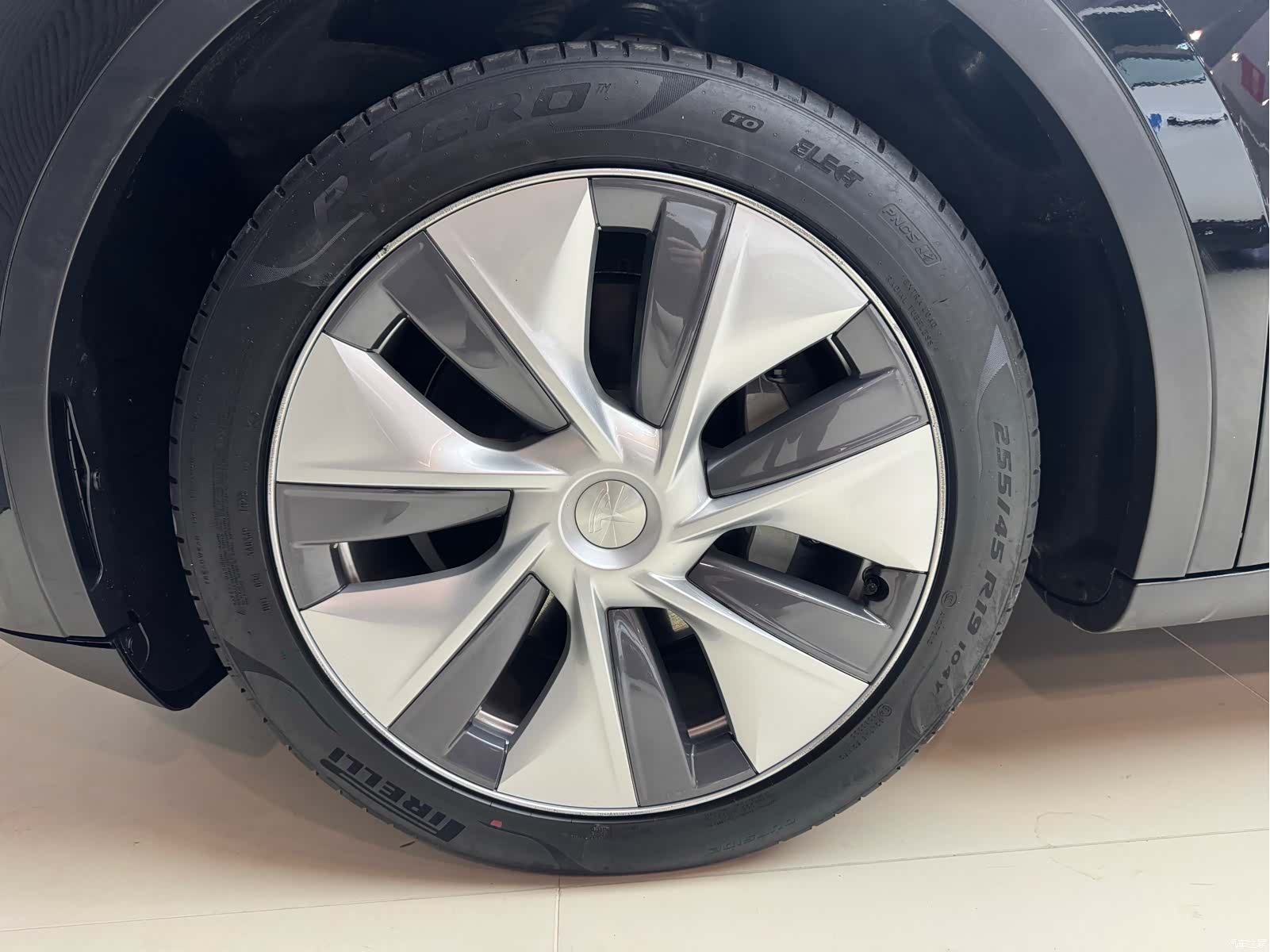 Tesla Model Y, 2023 21