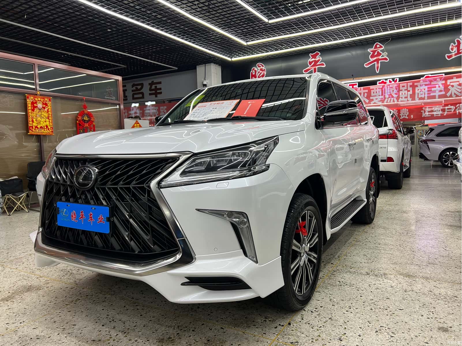Lexus LX, 2018 1