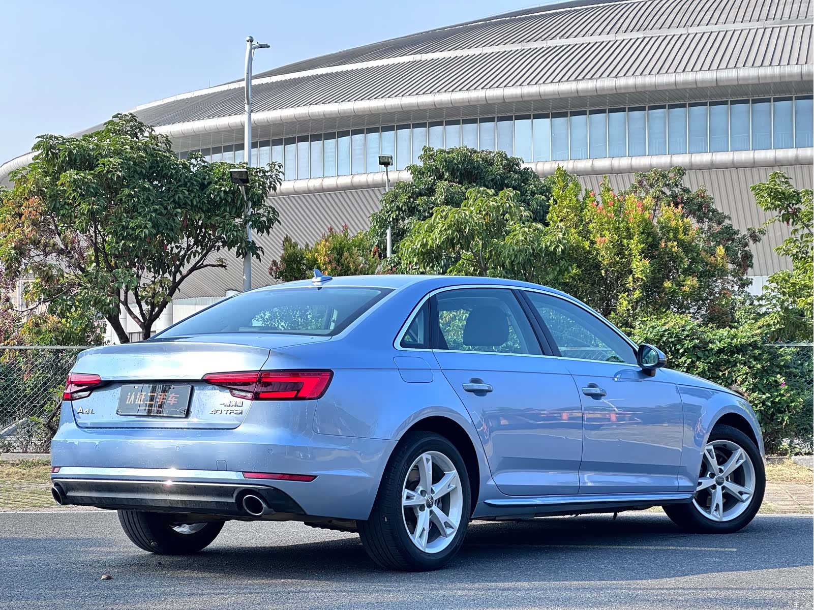 Audi A4L, 2018 все фото