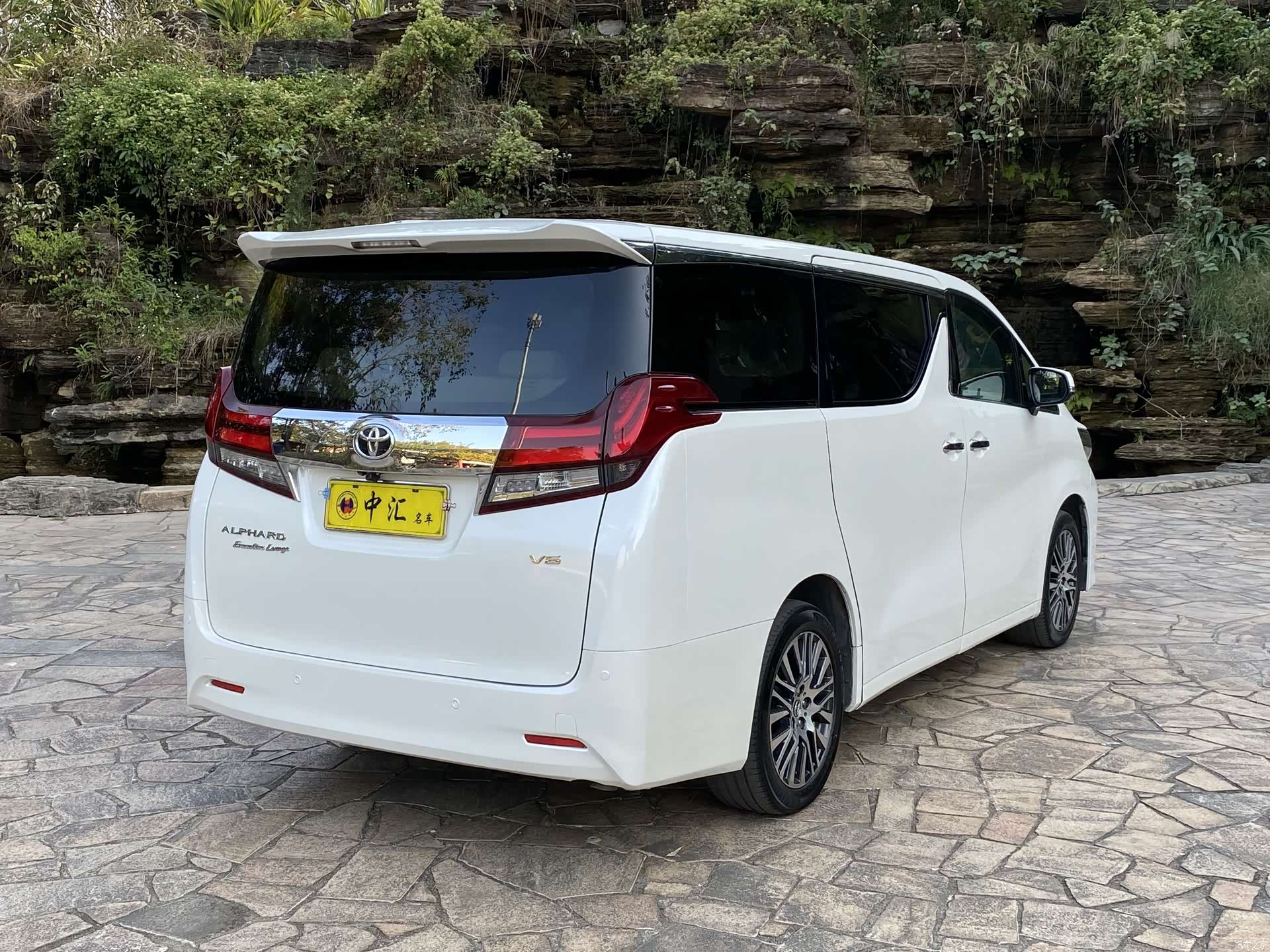 Toyota Alphard, 2015 9
