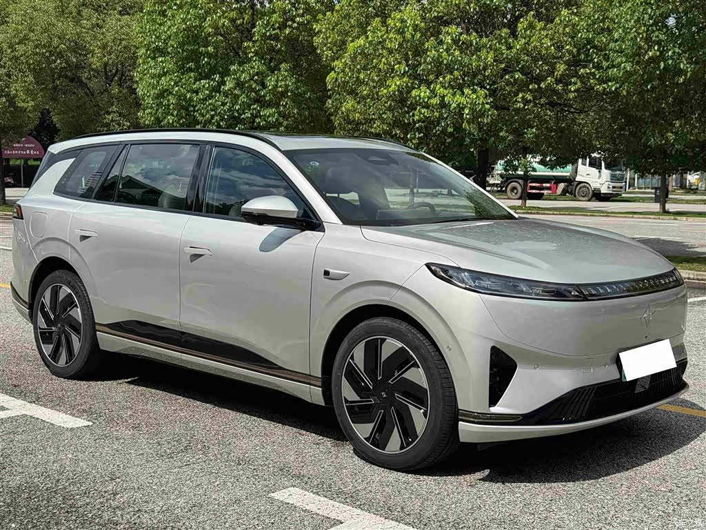 DongFeng eπ008, 2025 10