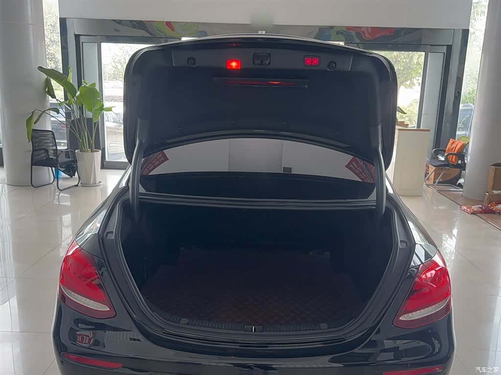 Mercedes-Benz E-Class, 2019 10