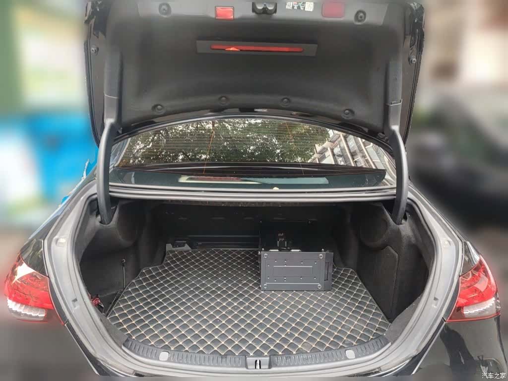 Mercedes-Benz E-Class, 2022 10